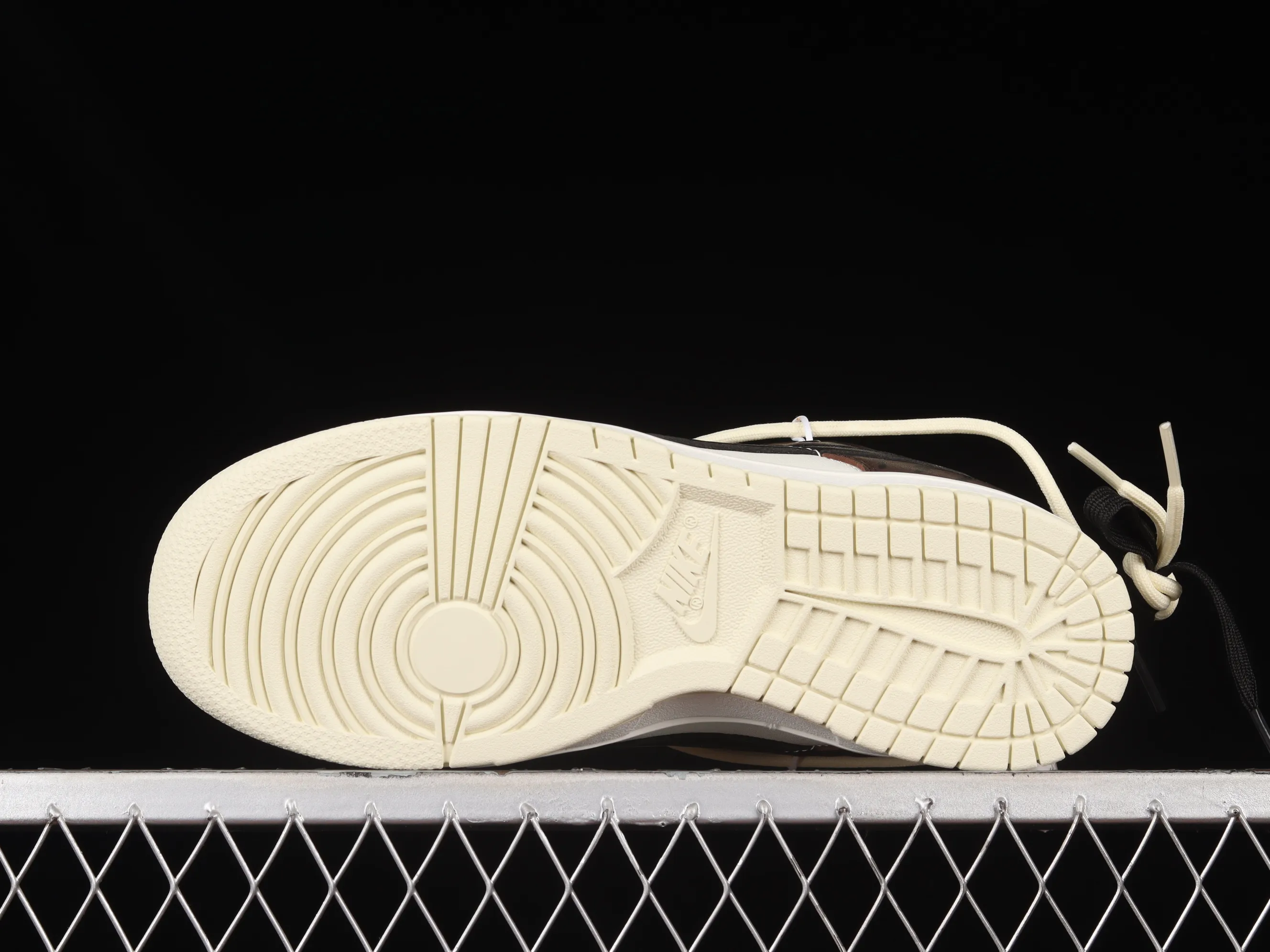 All Categories Nk SB Dunk Series Nk SB Dunk Low Low-top Sneakers Nk Dunk Low "Coconut Milk" Mocha Brown Customized version of deconstructed strap casual sneakers DJ6188-100